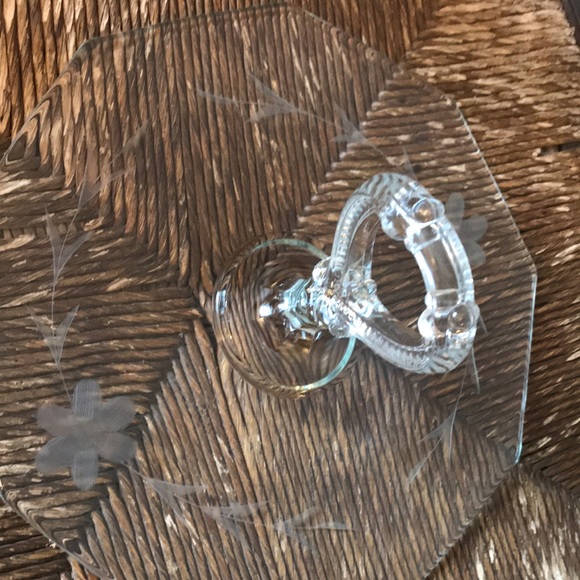 πΈπΊ Cake Plate Vintage & GORGEOUS- 1940 Hand etched daisy design. πΊπΈ - Picture 2 of 9
